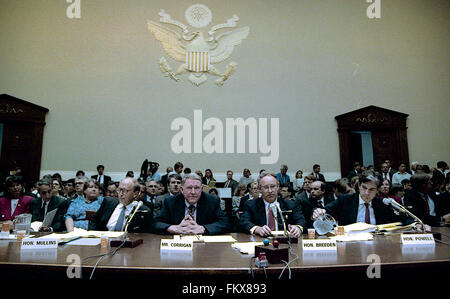 Washington, DC., USA, le 4 septembre, 1991 L-R David Mullins, E, Gerald Corrigan, Richard Breedan, Jerome Powell,comparaître devant le Sous-comité de la Chambre sur les finances et sur la Telecomm Frères Saumon scandale d'une firme de courtage de Wall Street. Credit : Mark Reinstein Banque D'Images