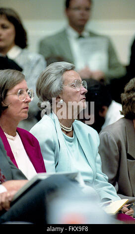 Washington, DC., USA, 4 septembre 1991, Kathrine Graham du Washington Post au Sous-comité de télécoms et de la Finance sur les audiences Frères Saumon scandale d'une firme de courtage de Wall Street. Credit : Mark Reinstein Banque D'Images