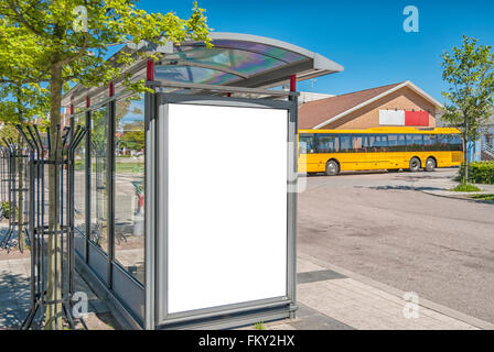 Blank billboard sur un abri bus immersive avec espace pour placer votre propre publicité Banque D'Images