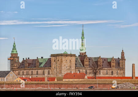 Le château de Kronborg rendu célèbre par William Shakespeare dans sa pièce sur l'hameau situé dans la ville portuaire de Danois Helsingor. Banque D'Images