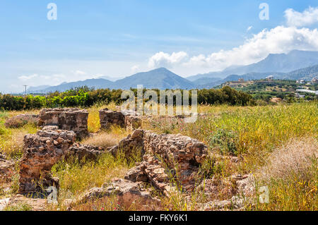 Situé à la zone Katovigli dans Makrygialos, cette 3 acres villa est l'une des plus grandes découvertes archéologiques en Crète orientale. Banque D'Images