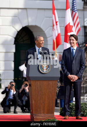 Washington, DC, USA. 10 Mar, 2016. Le président américain Barack Obama (L) est titulaire d'une cérémonie de bienvenue le premier ministre du Canada, Justin Trudeau à la Maison Blanche à Washington, DC, États-Unis, le 10 mars 2016. Credit : Yin Bogu/Xinhua/Alamy Live News Banque D'Images