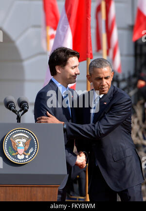 Washington, DC, USA. 10 Mar, 2016. Le président américain Barack Obama (R) est titulaire d'une cérémonie de bienvenue le premier ministre du Canada, Justin Trudeau à la Maison Blanche à Washington, DC, États-Unis, le 10 mars 2016. Credit : Yin Bogu/Xinhua/Alamy Live News Banque D'Images