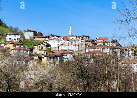 Vue sur les maisons traditionnelles en Tarakli. Tarakli est un quartier historique dans le Sakarya Province de la région de Marmara, en Turquie Banque D'Images