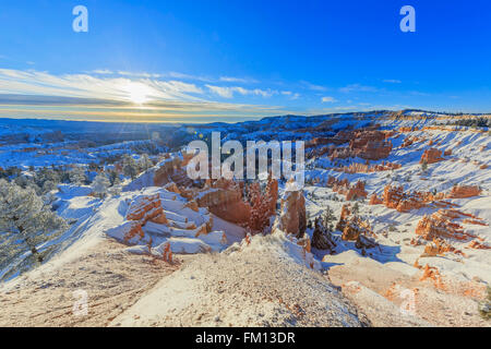 Superbe vue sur le lever du soleil, le Parc National de Bryce Canyon à l'Utah Banque D'Images