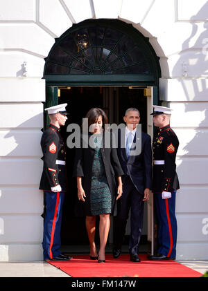 Washington, DC, USA. 10 Mar, 2016. Le président américain Barack Obama (2e R) et la Première Dame Michelle Obama (2e L) se préparer à accueillir le premier ministre du Canada, Justin Trudeau à la Maison Blanche, à Washington, DC, États-Unis, le 10 mars 2016. © Yin Bogu/Xinhua/Alamy Live News Banque D'Images