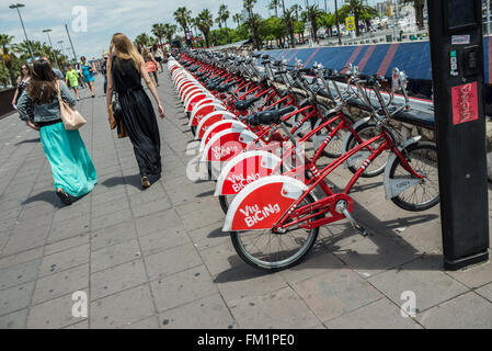 Système de partage de vélos bicing viu station dans le Port de Barcelone, Espagne Banque D'Images