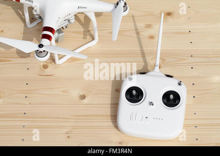 Drone et télécommande, outil d'aerial photo et vidéo Banque D'Images