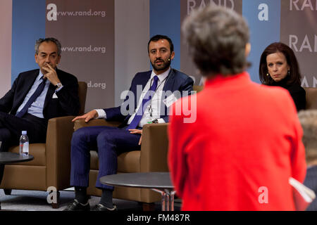 Hamid Biglari, Alireza Nader et Robin Wright s'exprimant lors de l'expo - RAND Corporation, Arlington, Virginia, USA Banque D'Images