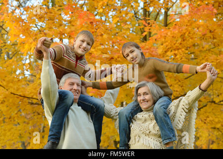 Les grands-parents et petits-enfants Banque D'Images