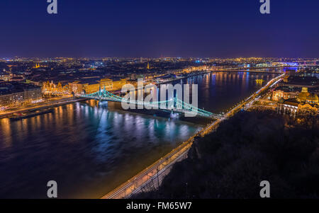 Pont de la liberté à Budapest Hongrie Banque D'Images