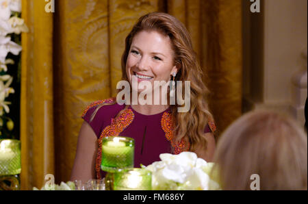 Washington, DC. 10 Mar, 2016. Mme Sophie Grégoire Trudeau sourit pendant un dîner d'État à la Maison Blanche elle-même l'honneur et le premier ministre du Canada, Justin Trudeau, 10 mars 2016 à Washington, DC. Crédit : Olivier Douliery/Piscine via CNP - PAS DE SERVICE DE FIL - Crédit : dpa/Alamy Live News Banque D'Images