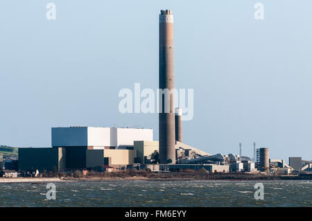 Kilroot Power Station, gérée par AES, alimenté par le charbon, le pétrole, le gaz et la biomasse. Il produit autour de 540MW et 10MW a une banque de batterie Banque D'Images