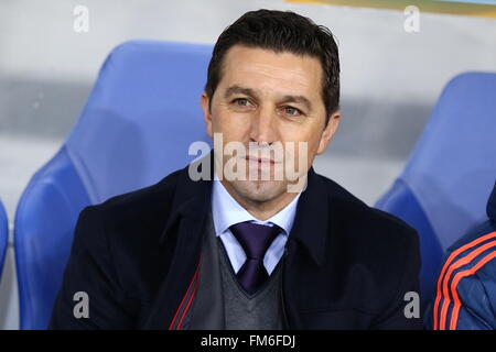 Lviv, Ukraine. 10 mars, 2016. Le RSC Anderlecht manager Besnik Hasi ressemble au cours de l'UEFA Europa League Round de 16 match contre le FC Shakhtar Donetsk à Lviv Arena à Lviv. Crédit : Oleksandr Prykhodko/Alamy Live News Banque D'Images