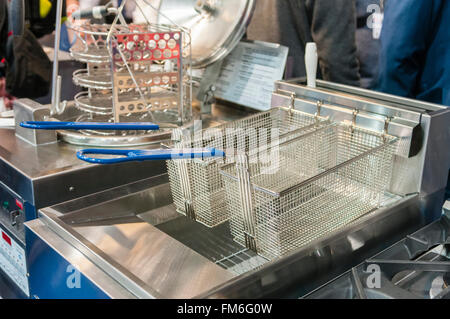 Toute nouvelle friteuse profonde unité dans un fast food shop Banque D'Images