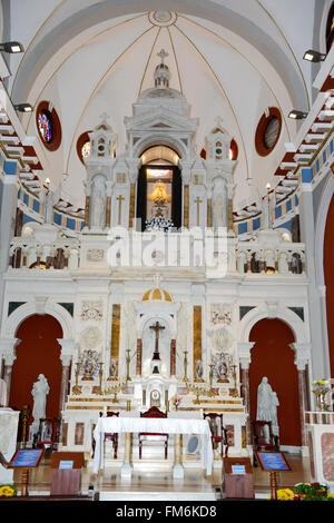 El Cobre, Cuba - 14 janvier 2016 : l'intérieur de l'église El Cobre et sanctuaire 13km de Santiago de Cuba, Cuba Banque D'Images