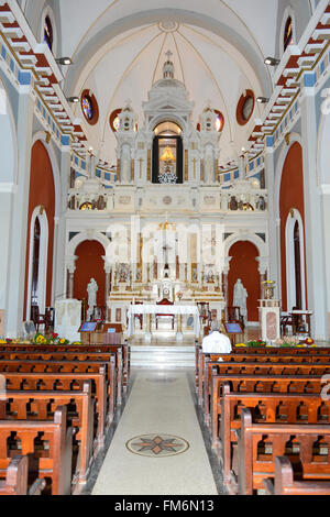 El Cobre, Cuba - 14 janvier 2016 : l'intérieur de l'église El Cobre et sanctuaire 13km de Santiago de Cuba, Cuba Banque D'Images