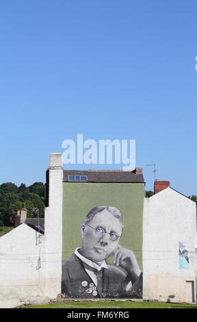 Une murale de l'Sheffielder Harry Brearley, qui a découvert l'acier inoxydable, dans le centre-ville de Sheffield, Yorkshire Angleterre UK Banque D'Images