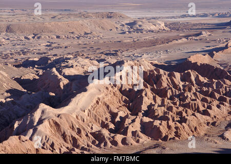 Bord de Valle de la Luna, dôme de sel Salar de Atacama, dans le dos, vu de la dune de sable, Chili Banque D'Images