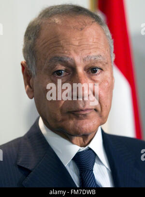 (Dossier) - Une archive photo, datée du 24 février 2011, montre le Ministre égyptien des affaires étrangères Aboul Gheit lors d'une conférence de presse au Caire, Égypte. 73 ans Gheit a été élu pour devenir le nouveau secrétaire général de la Ligue arabe. Photo : Michael Kappeler / dpa Banque D'Images