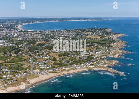 France, Loire Atlantique, Le Pouliguen, la plage de la Govelle, la côte rocheuse et la baie de La Baule (vue aérienne) Banque D'Images