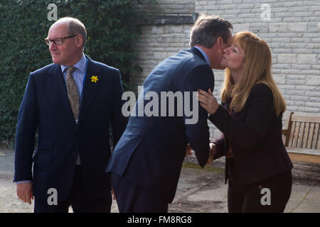 Llangollen, Wales. 11 mars, 2016. Le premier ministre David Cameron arrive au parti conservateur gallois 2016 Conférence au Pavillon, Llangollen Crédit : Alan Dop / Alamy Live News Banque D'Images