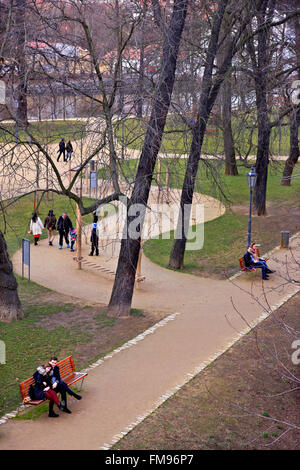 Le parc sur l'île de tireurs (Strelecky Ostrov) au milieu de la Vltava (Moldau), Prague, République Tchèque, République Banque D'Images