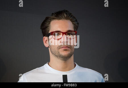 Fellbach, Allemagne. Mar 11, 2016. DTM race driver Maximilian Götz lors d'une conférence de presse à l'occasion du début de la nouvelle saison de course à Fellbach, Allemagne, 11 mars 2016. Photo : Marijan Murat/dpa/Alamy Live News Banque D'Images