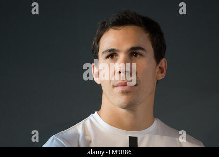 Fellbach, Allemagne. Mar 11, 2016. DTM race driver Robert Wickens lors d'une conférence de presse à l'occasion du début de la nouvelle saison de course à Fellbach, Allemagne, 11 mars 2016. Photo : Marijan Murat/dpa/Alamy Live News Banque D'Images