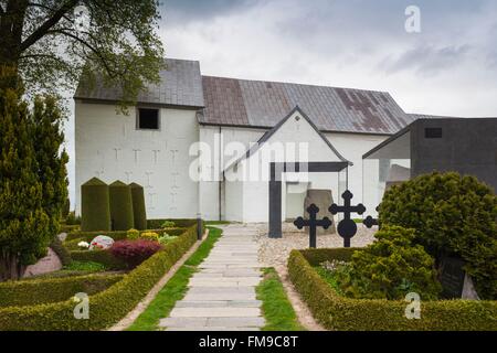 Le Danemark, le Jutland, Jelling, berceau du christianisme au Danemark, Jelling Kirke, construite AD 1100, extérieur Banque D'Images