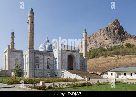 Osh, au Kirghizistan - Octobre 05, 2014 : la mosquée au Sulayman trop montagne dans l'arrière-plan. Banque D'Images