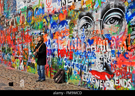 Le 'John Lennon wall', Mala Strana (Petit quartier'), Prague, République tchèque. Banque D'Images