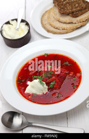 Bortsch, soupe de betterave, une cuisine ukrainienne, russe Banque D'Images