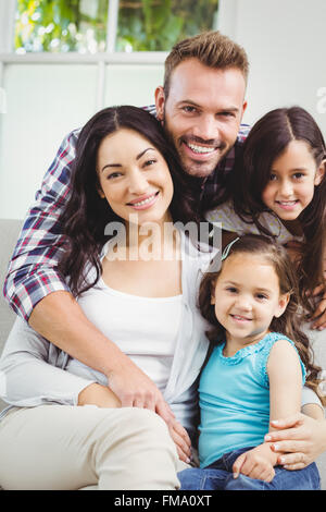 Portrait of smiling family avec filles Banque D'Images