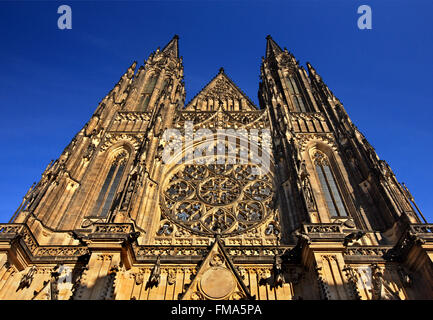 'Détail' à partir de la façade de la cathédrale St Vitus dans le château de Prague, Prague, République Tchèque Banque D'Images