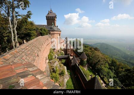 La France, Bas Rhin, Orschwiller, château du Haut Koenigsbourg, la plaine d'Alsace Banque D'Images