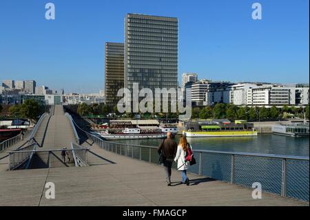 France, Paris, Bibliothèque Nationale de France (Bibliothèque Nationale de France) par l'architecte Dominique Perrault vu de la Banque D'Images