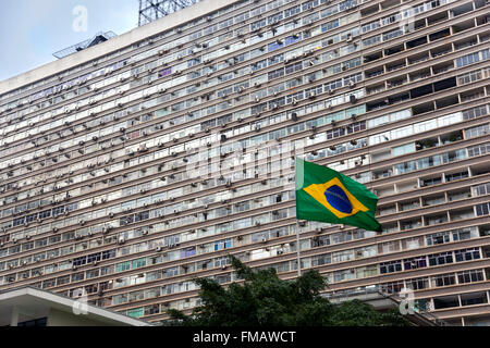 Gros bloc (Conjunto Nacional bâtiment) avec l'extérieur des unités de climatisation sur l'Avenue Paulista, Sao Paulo, Brésil Banque D'Images