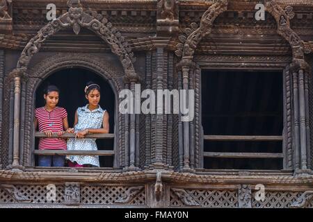 Le Népal, zone Bagmati, Nuwakot, les filles à la SAT (Durbar Conte sept story palace) Banque D'Images