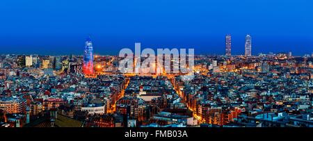 Espagne, Catalogne, Barcelone, vue panoramique de Barcelone avec Torre Agbar (Tour Agbar) Banque D'Images