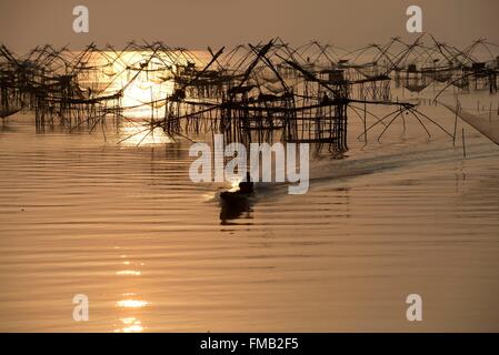 La Thaïlande, la pêche au carrelet, Sunrise Banque D'Images