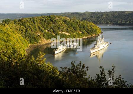 La France, Finistère, Landevennec, cimetière de bateaux dans la rivière l'Aulne Banque D'Images