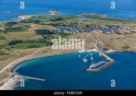 France, Morbihan, Hoedic, Beg en port d'Argol et le village (vue aérienne) Banque D'Images