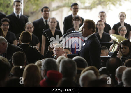 Simi Valley, CA, USA. Mar 11, 2016. L'ancien gouverneur de Californie. Arnold Schwarzenegger arrive à Nancy Reagan's Funeral tenue à la Bibliothèque présidentielle Ronald Reagan situé à Simi Valley, Ca., le vendredi 11 mars, 2016. Credit : Troy Harvey/ZUMA/Alamy Fil Live News Banque D'Images