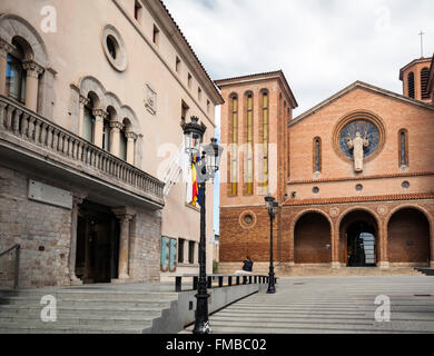 Église Santa María et l'Hôtel de ville,Cornellà de Llobregat,Catalogne,Espagne. Banque D'Images