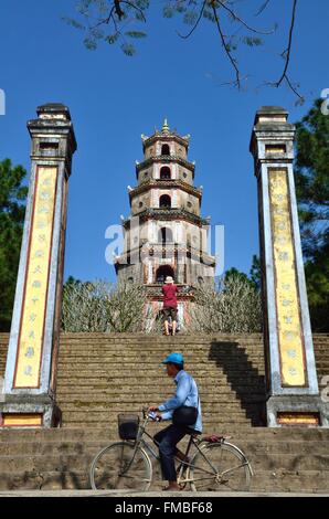 Vietnam, près de Huê, la pagode de Thien Mu, inscrite au Patrimoine Mondial de l'UNESCO Banque D'Images