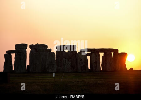 Coucher du soleil,pierre,Stonehenge,circle,plaine de Salisbury, Wiltshire, Angleterre, Royaume-Uni, Europe Banque D'Images