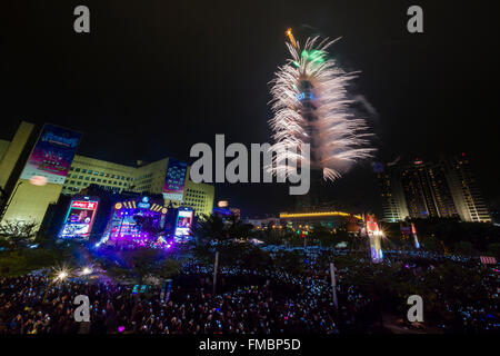 D'artifice du Nouvel An à Taipei 101 2012 Banque D'Images