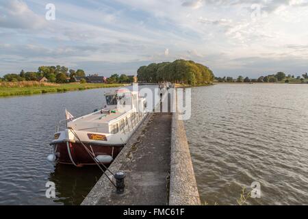 France, Nievre, Canal du Nivernais, l'étang de Vaux près de Corbigny Banque D'Images