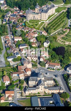 France, Dordogne, Hautefort, le musée d'histoire médicale, le village et le Château (vue aérienne) Banque D'Images